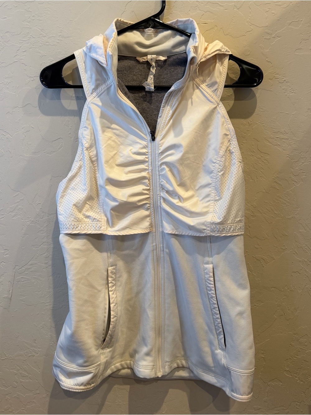 Lululemon Kanto Catch Me Vest Womens 6 Beige Water Resistant Sweat Wicking